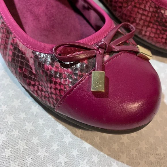 Vionic Women's 7.5 Faux Snake Skin Bow Ballet Flats Slip On Shoes Casual Fuchsia - Picture 4 of 7